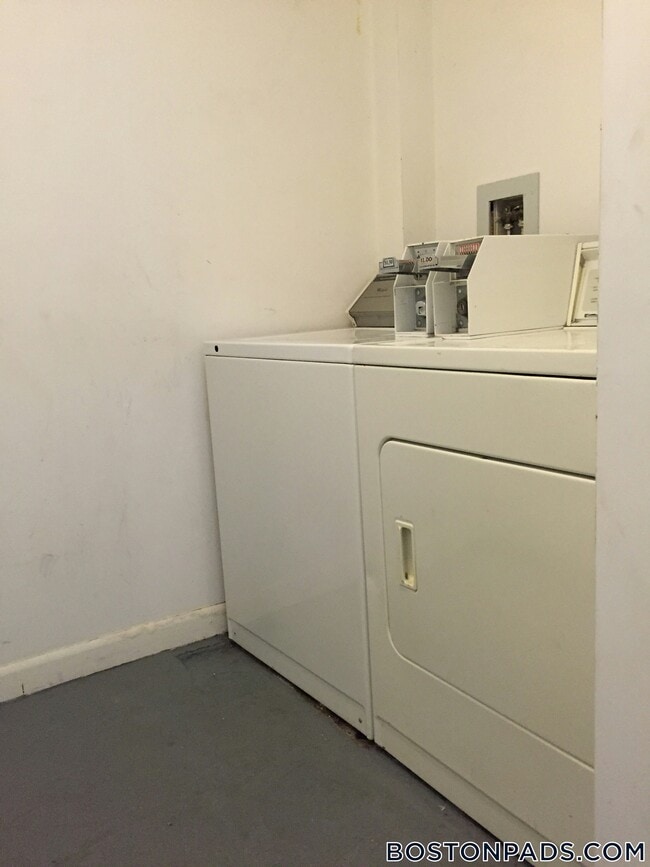 Building Photo - 43 May St