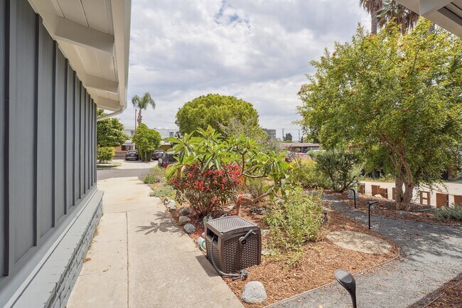 Building Photo - 11813 Lindblade St