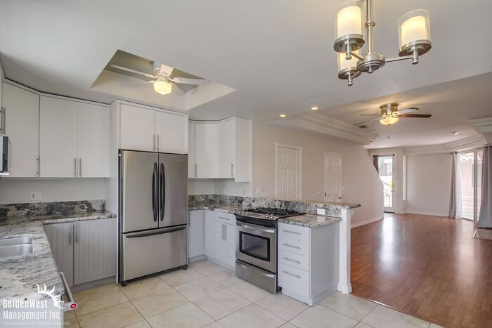 Foto principal - Modern 2Bdm 2.5Ba Town-home with Rooftop D...