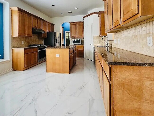 Foto del edificio - 2742 Hidden Knoll Tr