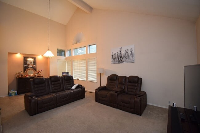 Photo - Bright Holladay 4 Bed Home – High Ceilings in Prime Location!!