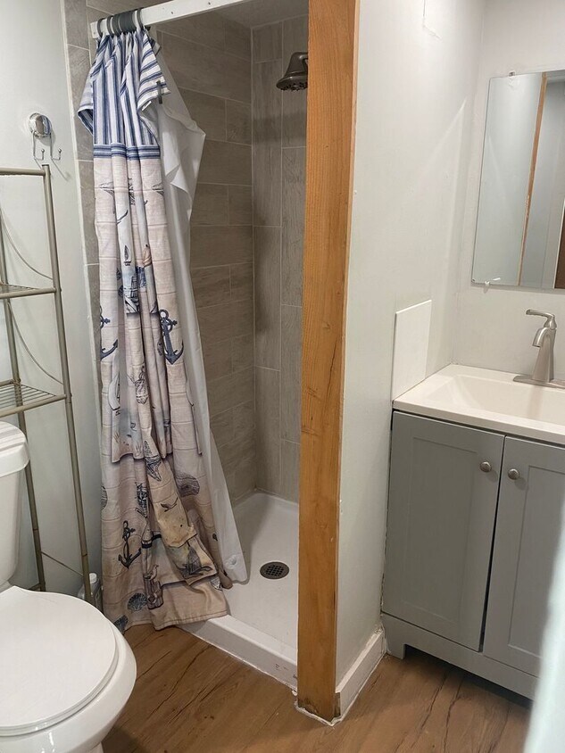 Building Photo - Marcus Pointe Unit B