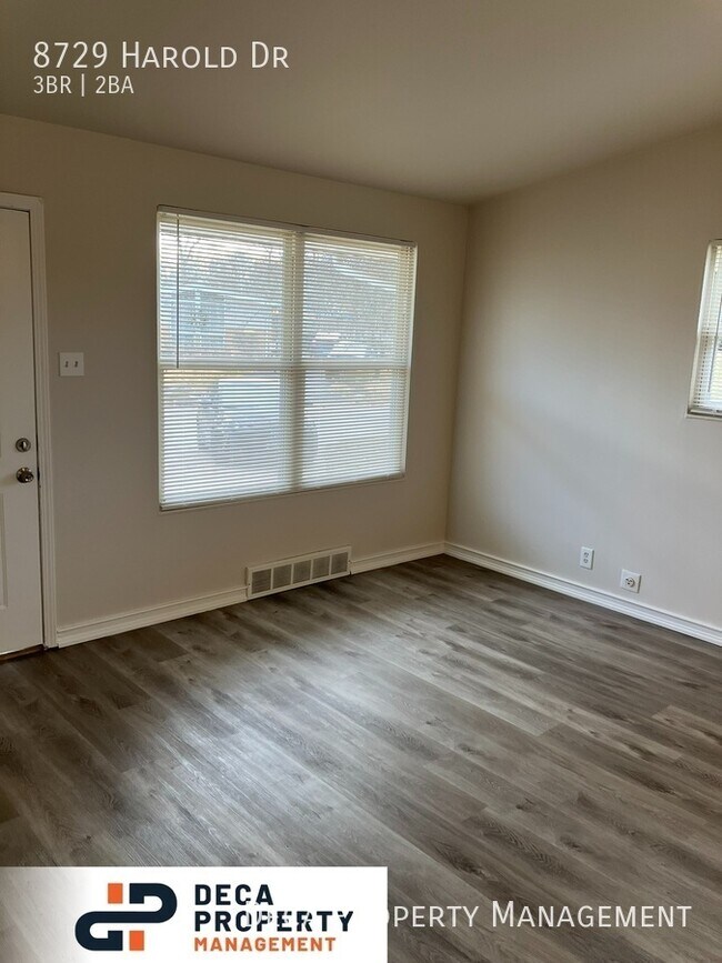 Building Photo - 3 Bedroom House