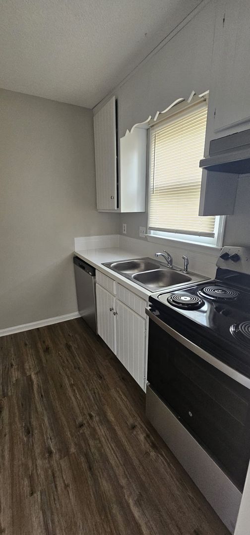 Building Photo - *** Move in Ready ***