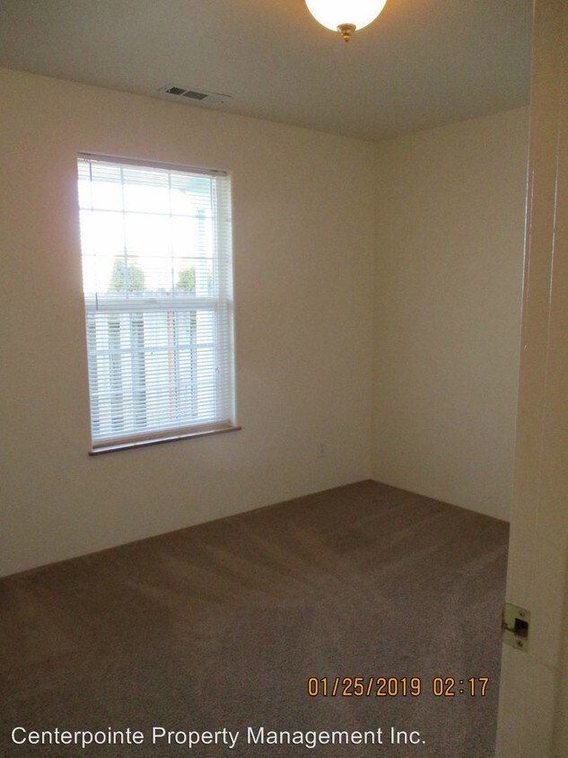 Primary Photo - 3 br, 2 bath Apartment - 122 Clellon Ct.
