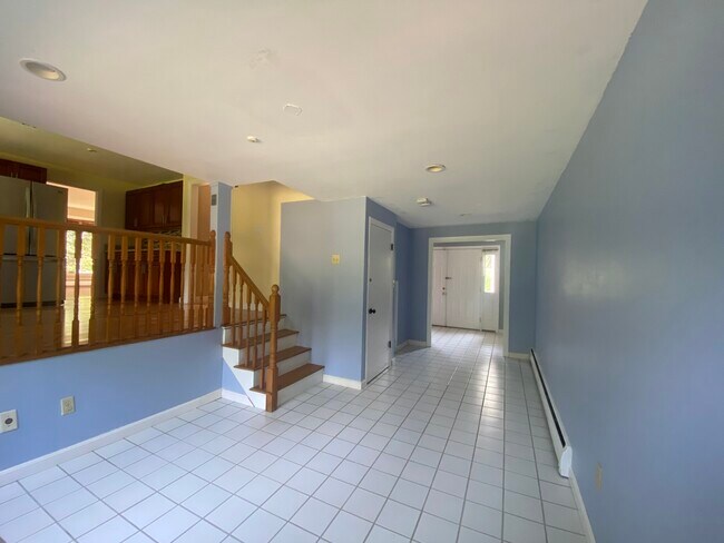 Building Photo - 46 Hallen Ave