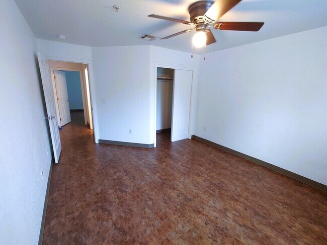 Foto del edificio - 704 W 6th St