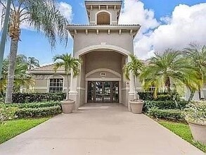 Building Photo - 5001 Wiles Rd