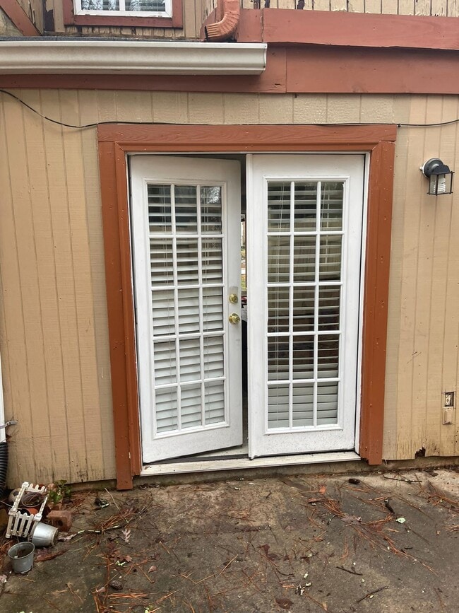 Building Photo - 3359 Columbia Trce