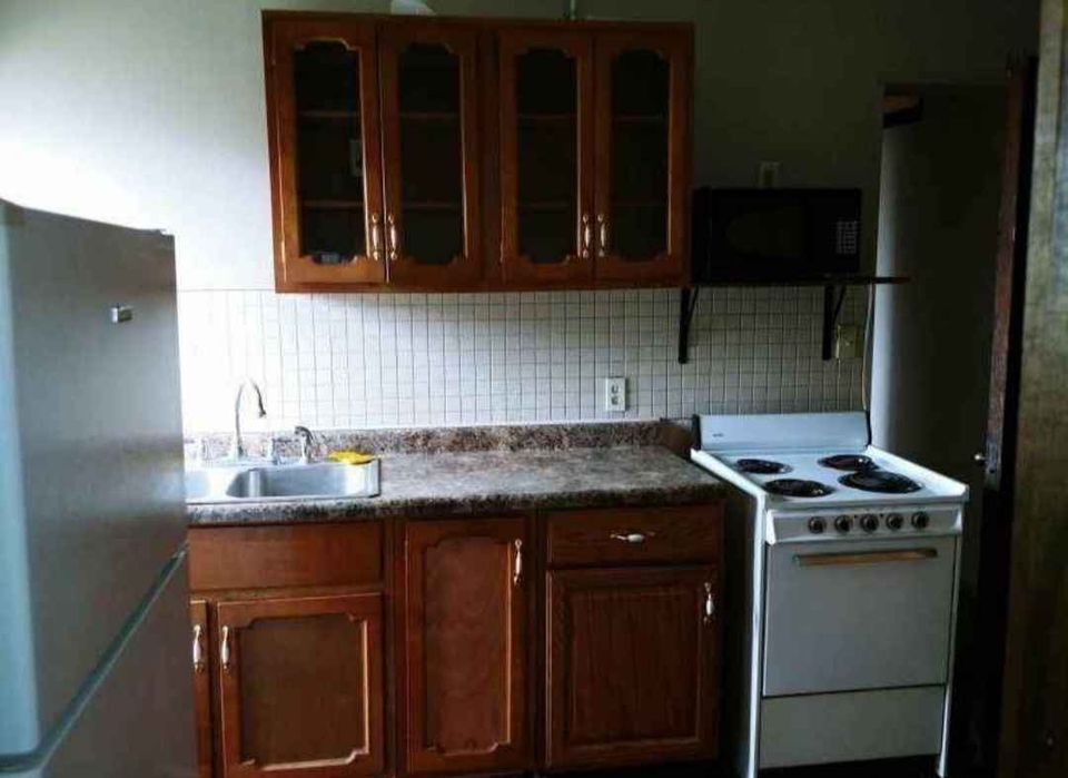 Kitchen - 118 E Railroad St