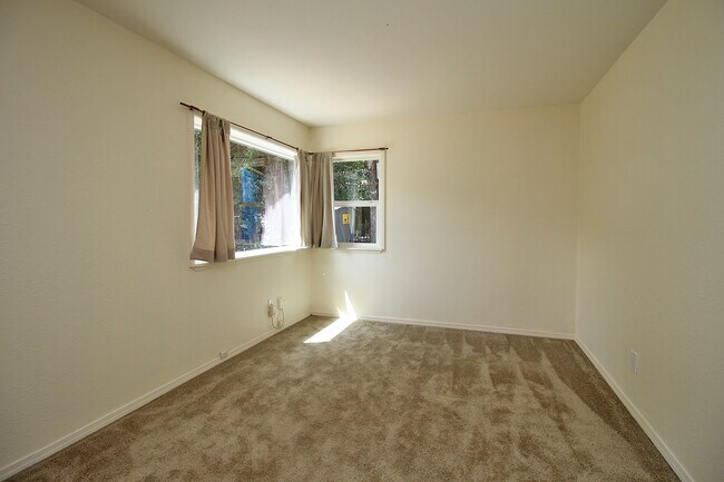 Foto del edificio - 4206 NE Cleveland Ave