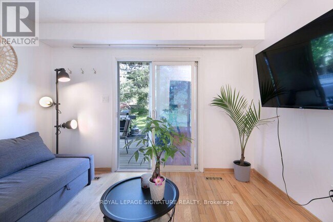 Building Photo - 6436 Chaumont Crescent