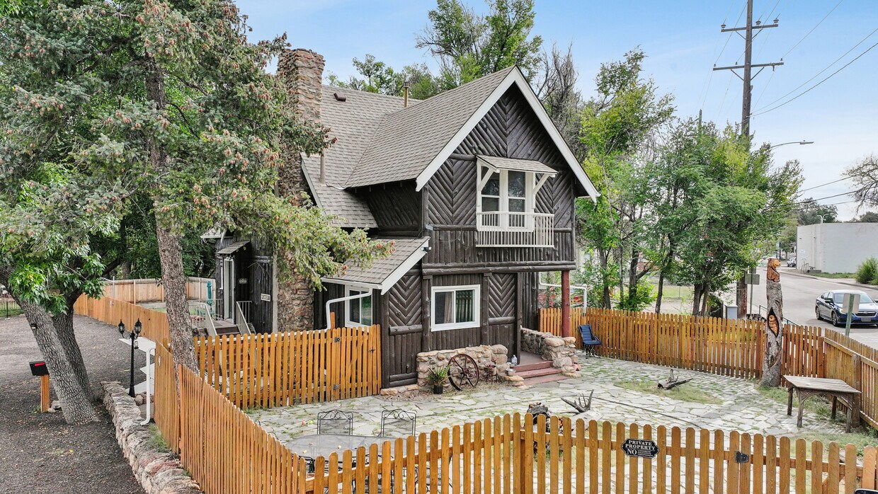 Foto principal - 118 E Brookside St