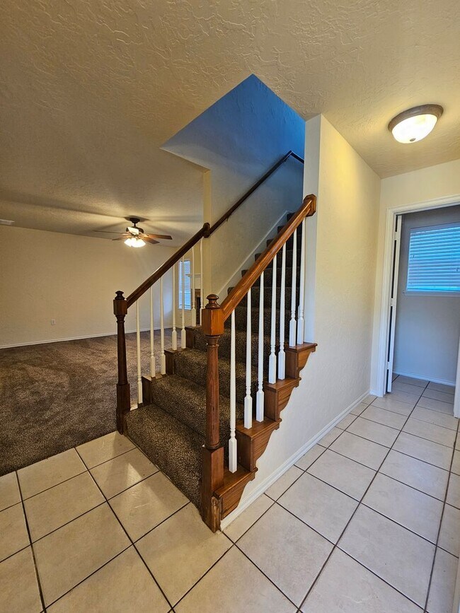 Building Photo - 867 Rambling Oaks Dr
