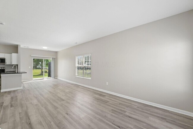 Foto del edificio - 7621 Lorimar Dr