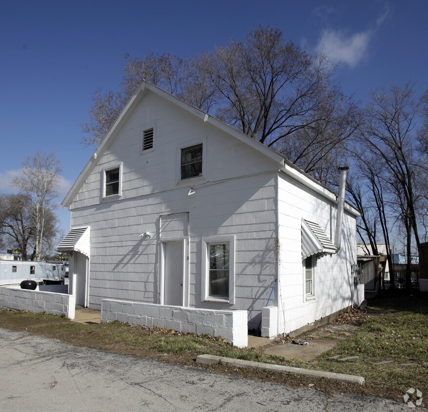 Building Photo - 6301 N Lindbergh Blvd