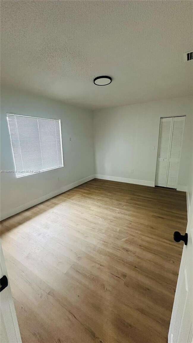 Foto del edificio - 3621 NW 23rd Ct