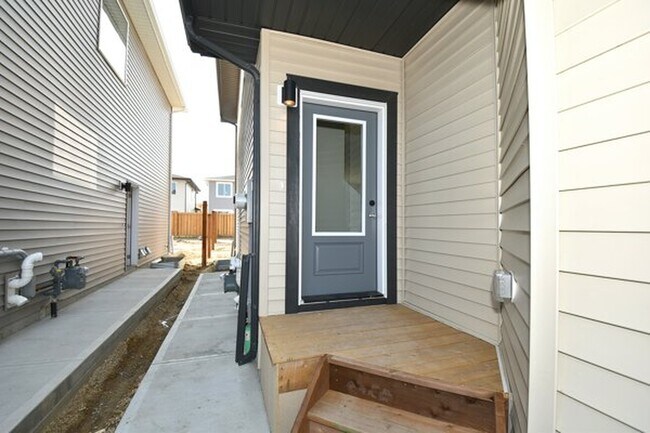 Building Photo - 2131-2135 5 Ave SW