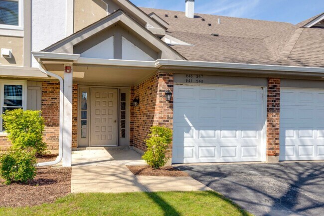 Building Photo - 247 Southwick Ct