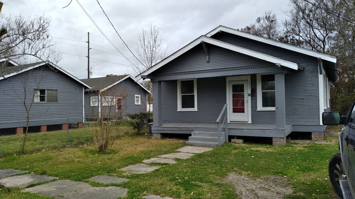 Primary Photo - 2781 Sabine Pass Ave