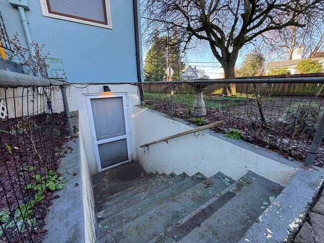 Building Photo - 2732 Eldridge Ave