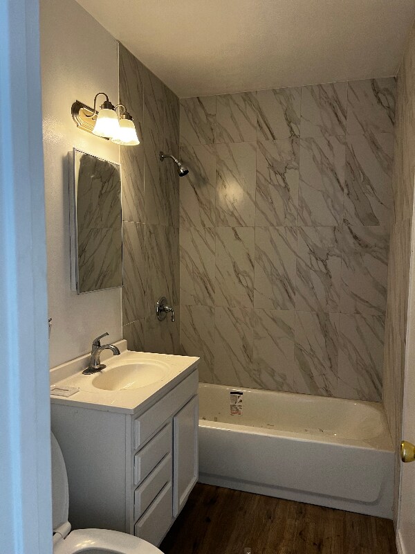 Foto del edificio - 310 W 220th St