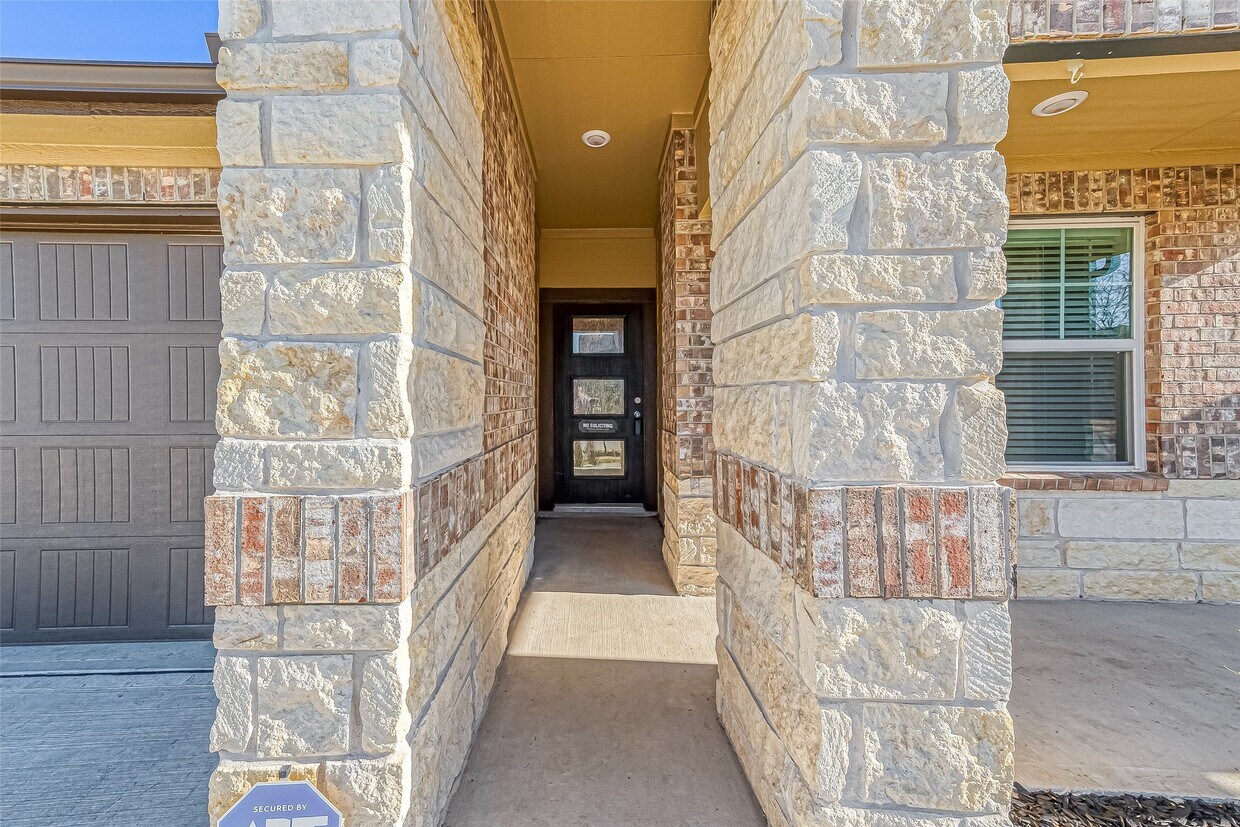 Building Photo - 331 Hbr Frst Ln