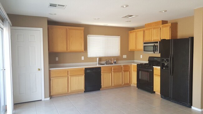 Foto del edificio - Beautiful 4Bed/3Bath/2Car home located within the Iron Mountain Ranch Community