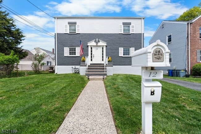 Foto del edificio - 12 Roosevelt Ave