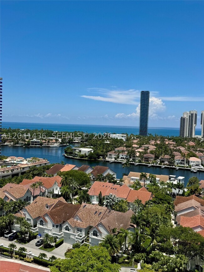 Foto del edificio - 19500 Turnberry Way