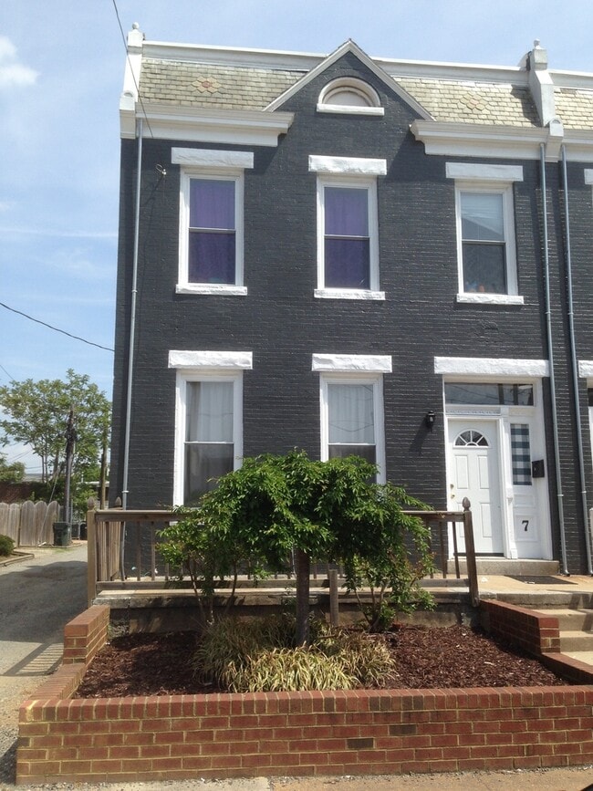 Building Photo - 7 S Allen Ave