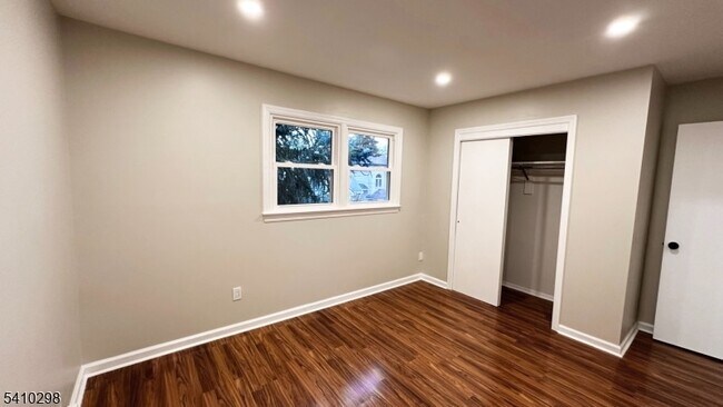 Foto del edificio - 12 Sipp Ave