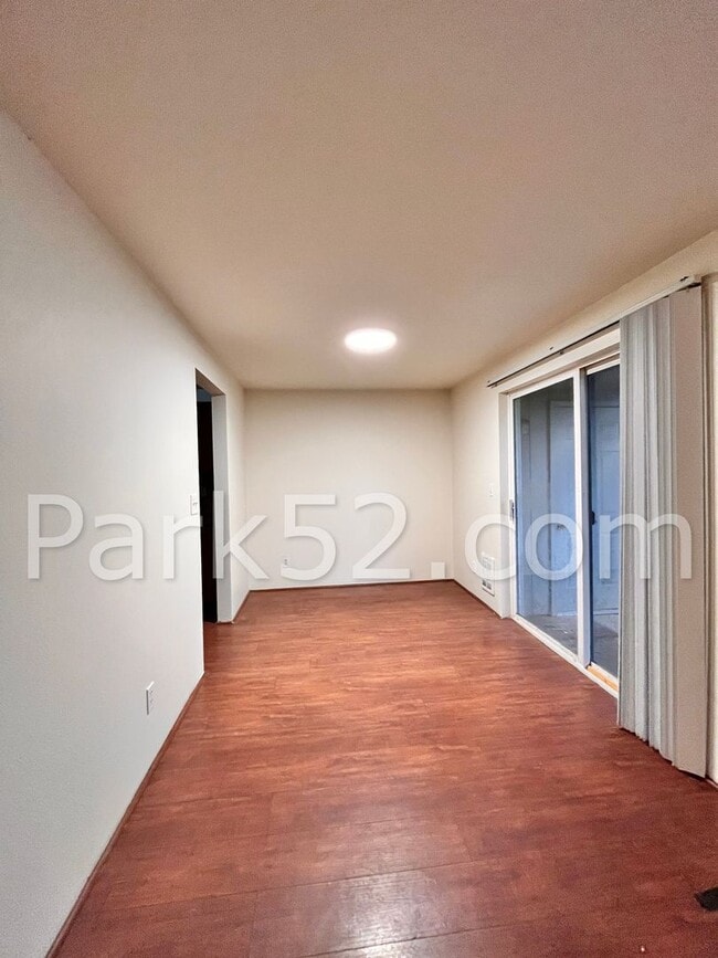 Foto del edificio - 2 Bedroom Ground Floor Apartment With Backyard