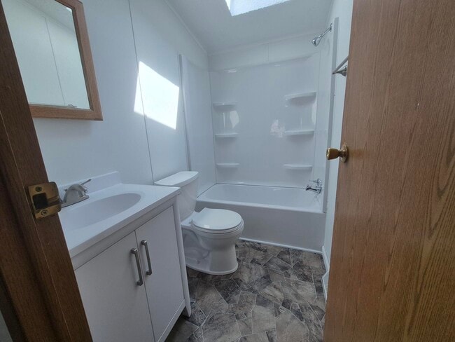 Building Photo - 916 Spring Ridge Dr