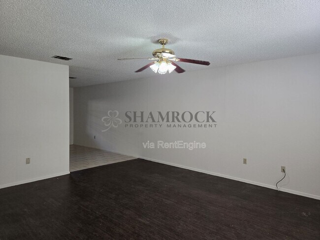 Foto del edificio - 910 Lancelot Cir