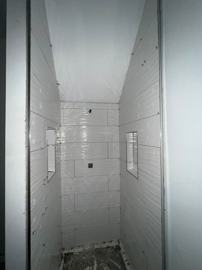 baño en la planta baja - 2629 Heartwood Rd