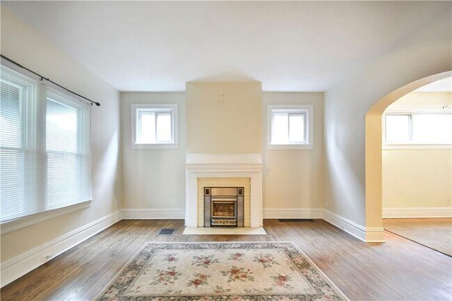 Building Photo - 822 Taylor Ave