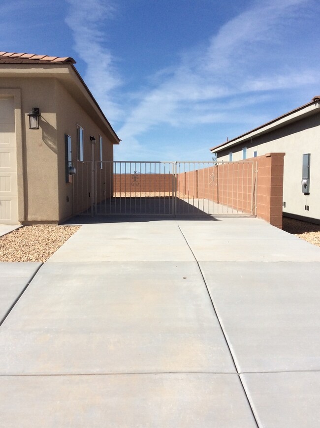 Building Photo - Beautiful Sky Ridge Home