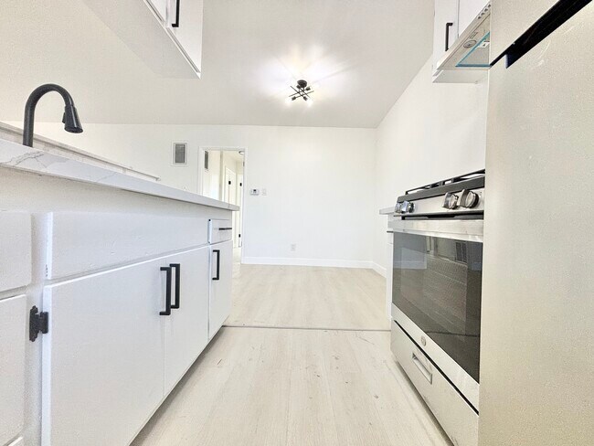 Foto del edificio - 700 Glenway Dr
