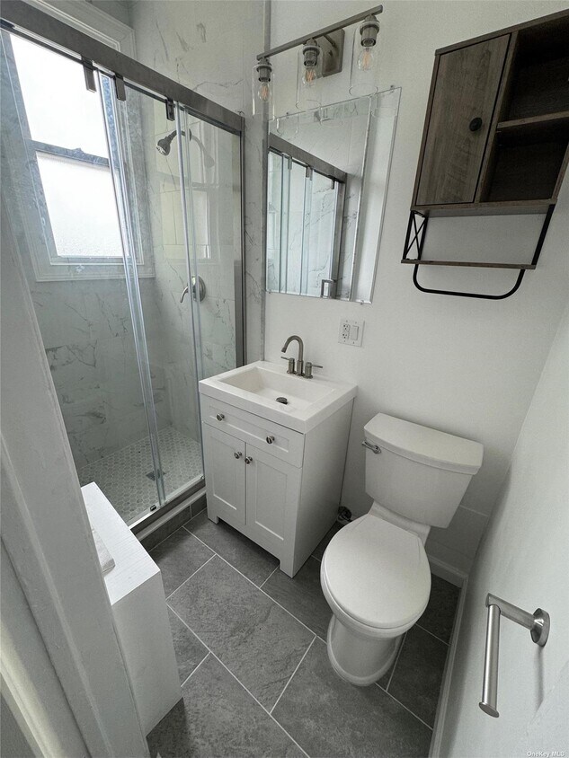 Primary Photo - 72-27 68th St