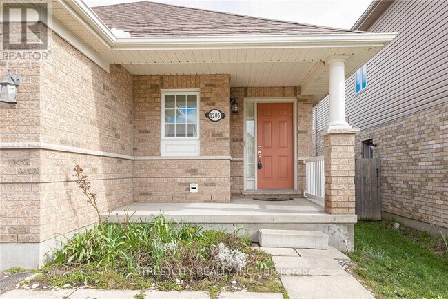 Photo du bâtiment - 1205 N Wenige Dr