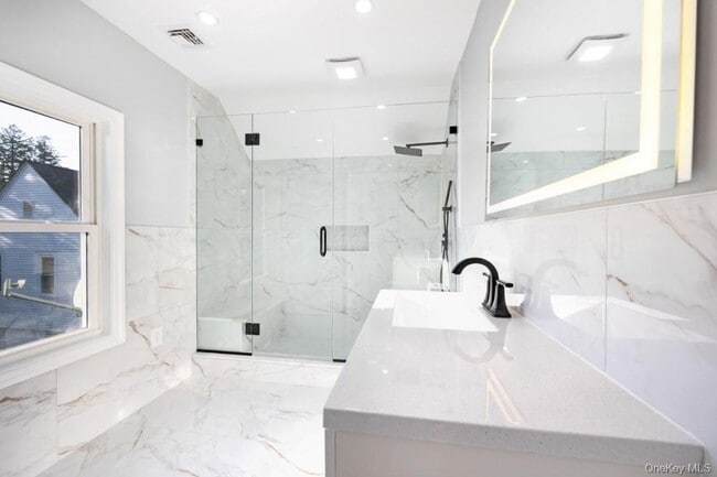 Building Photo - 178 N Ocean Ave