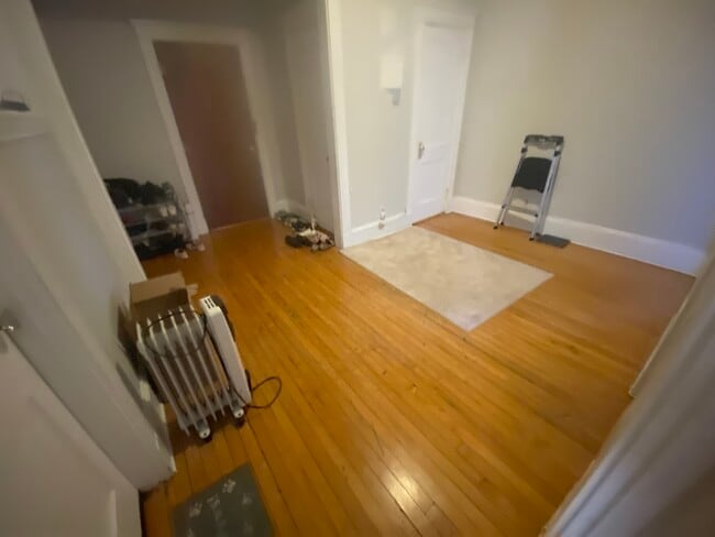 Building Photo - 32 Glenville Ave