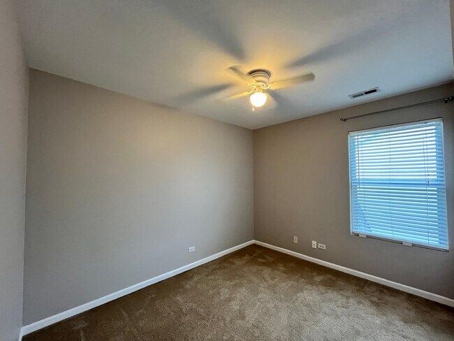 Building Photo - 468 Columbine Ln