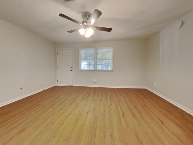 Building Photo - 6828 Medellin Ct