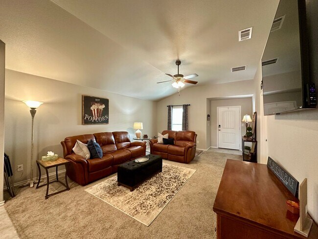 Foto del edificio - Furnished Rental - Minimum of 30 day stay