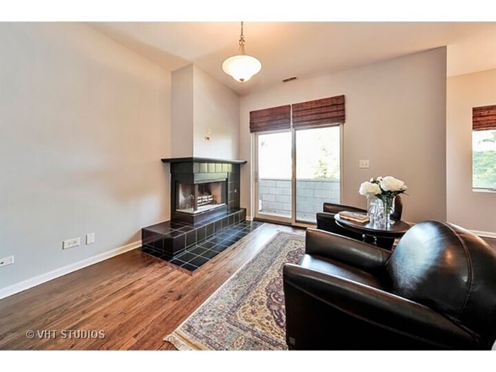 Primary Photo - 2136 W Evergreen Ave