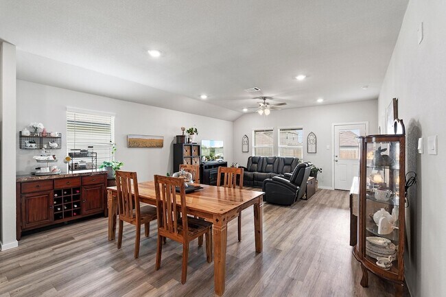 Building Photo - 405 Perry Pl