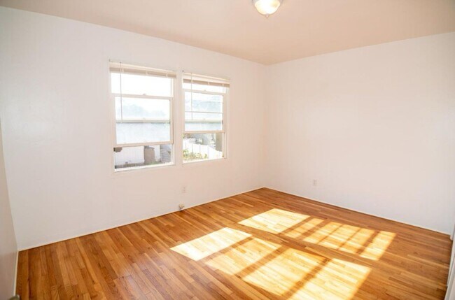 Foto del edificio - 2168 Bacon St