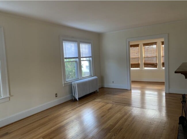 Building Photo - Available Immediately Single Family Home 1800